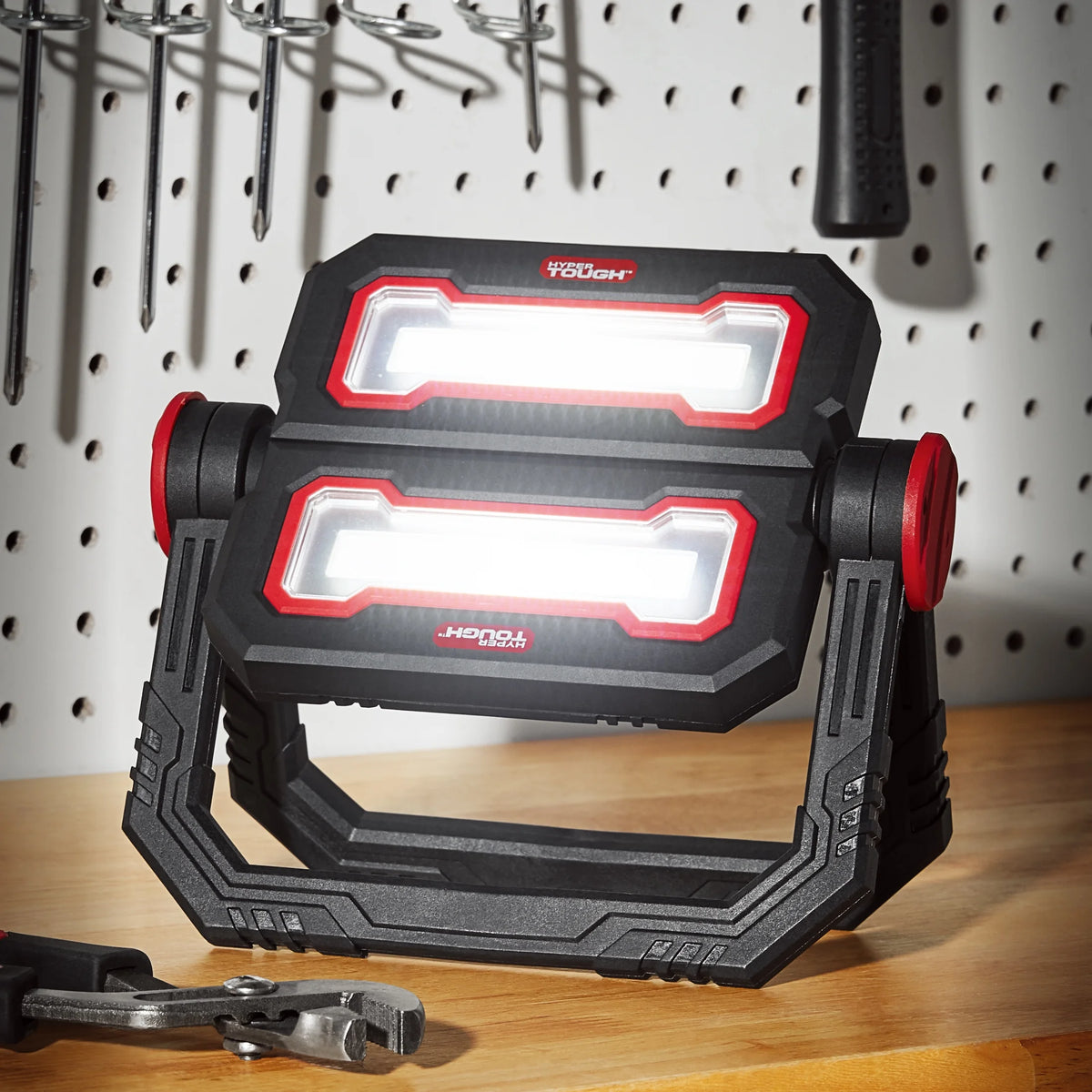 2000 LM LED Area Light with Folding Stand P7781